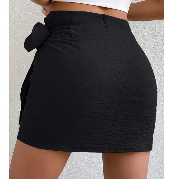 Solid Textured Side Tie Zipper Mini Skirt - Picture 2 of 5